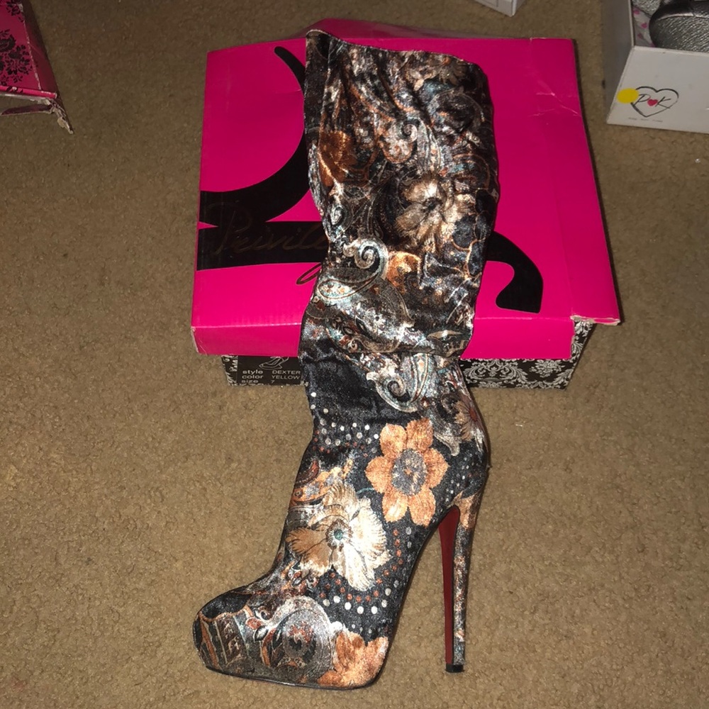 Heeled boots